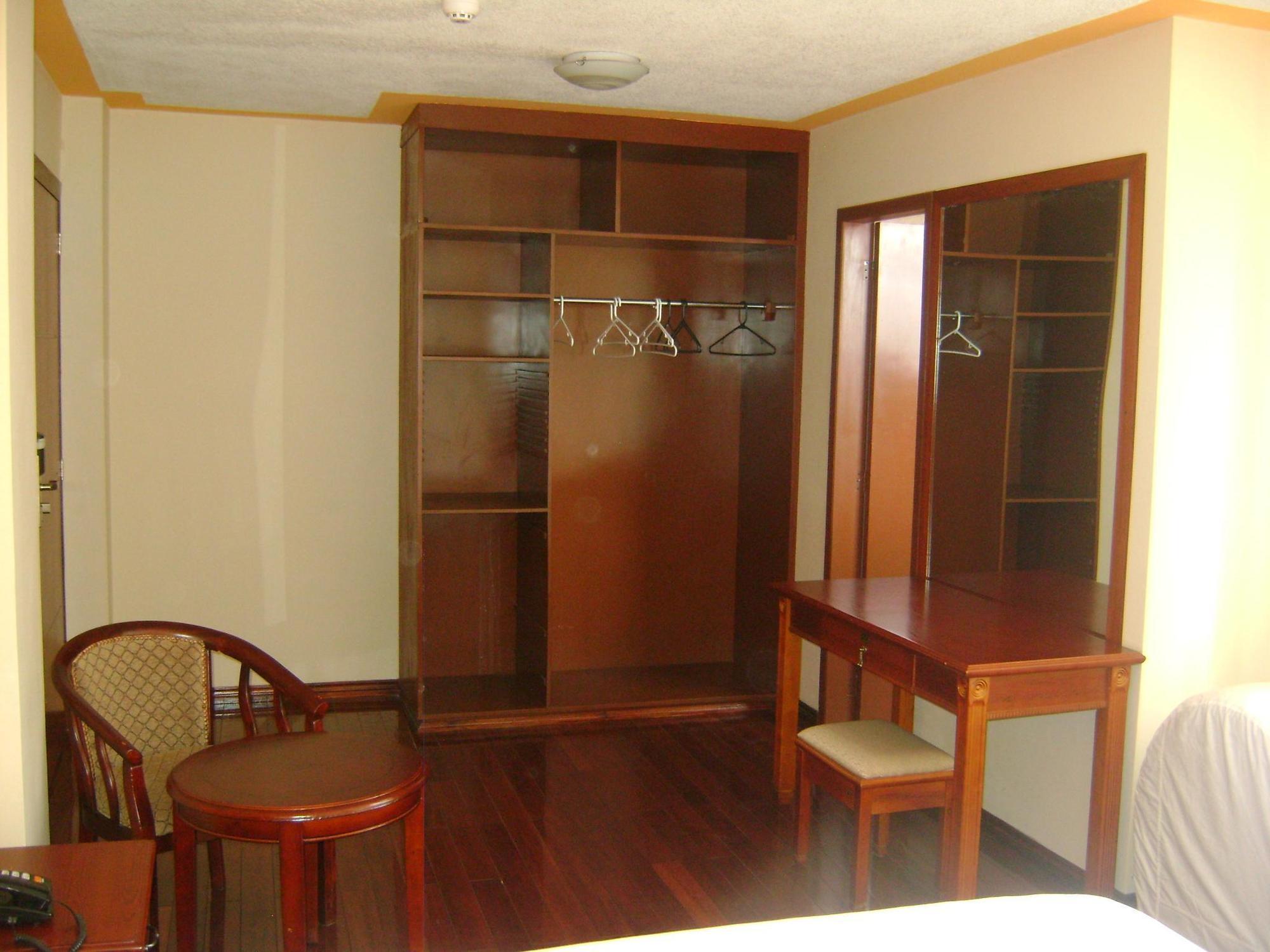 Hotel Lottus Кито Экстерьер фото